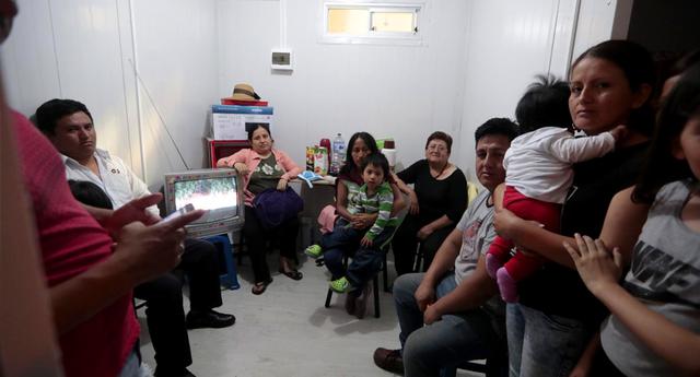 En la misma incertidumbre está la familia Moscoso, que ocupa otro módulo. Según dicen, las autoridades no les han confirmado si reconstruirán su vivienda. (Foto: Hugo Pérez)