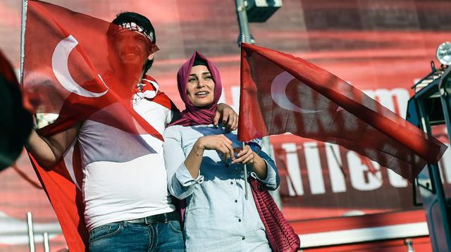 Turquía: Miles protestan contra el golpe y el autoritarismo - 7