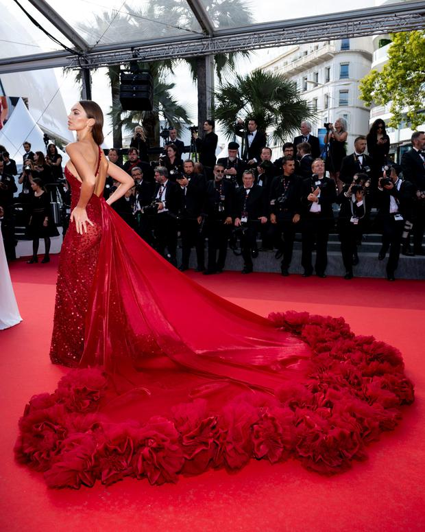 Natalie Vértiz on the Cannes red carpet wearing a dress by Indian designer Manish Malhotra.  (Photo: Natalie Vértiz)