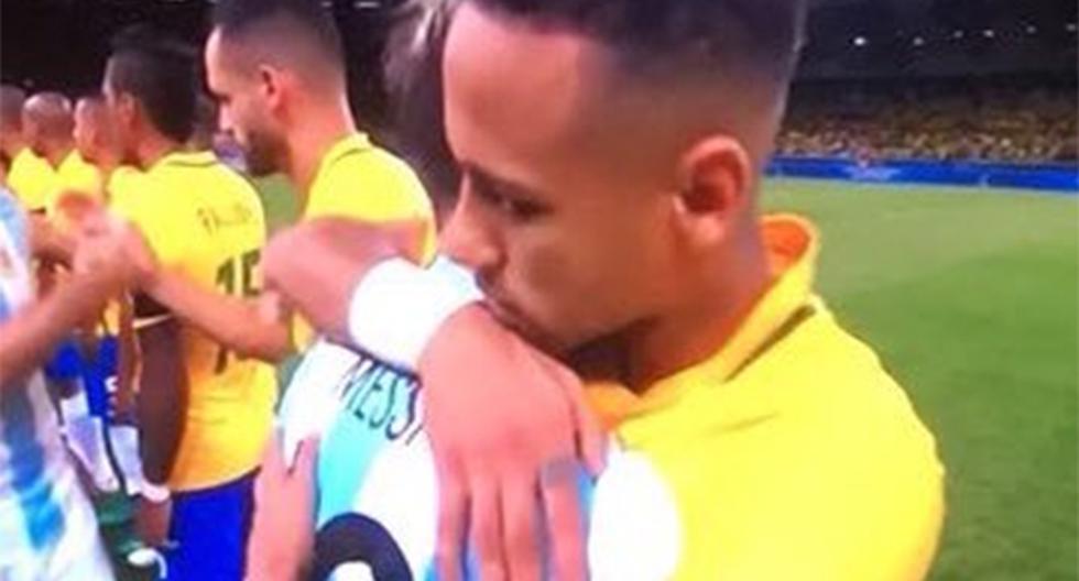 Lionel Messi y Neymar no podían desaprovechar en juntarse en la previa del partido Brasil vs Argentina en Belo Horizonte, por las Eliminatorias Rusia 2018. (Foto: Captura - YouTube)