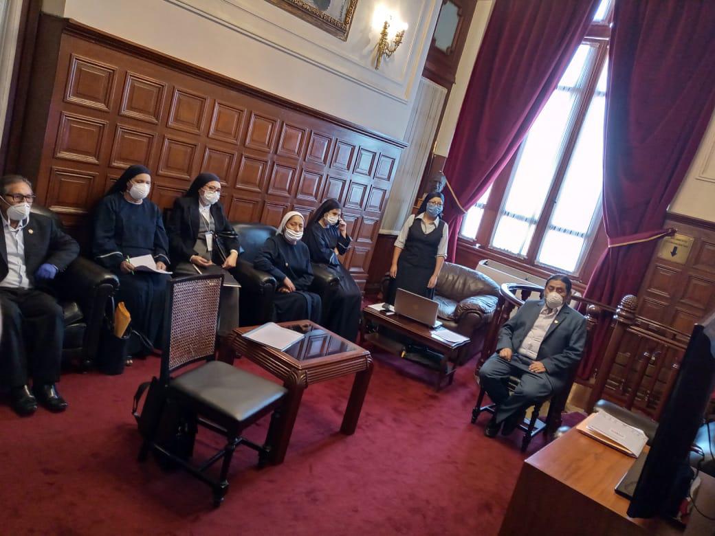 La bancada del Frepap se concentra en la sala Víctor Andrés Belaunde Terry. En la foto, los congresistas Robledo Gutarra (Junín), María Retamozo (Lima), entre otros. (Foto: Difusión)