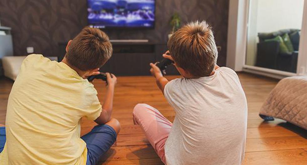 Los padres deben controlar las horas que sus hijos jueguen videojuegos. (Foto: IStock)