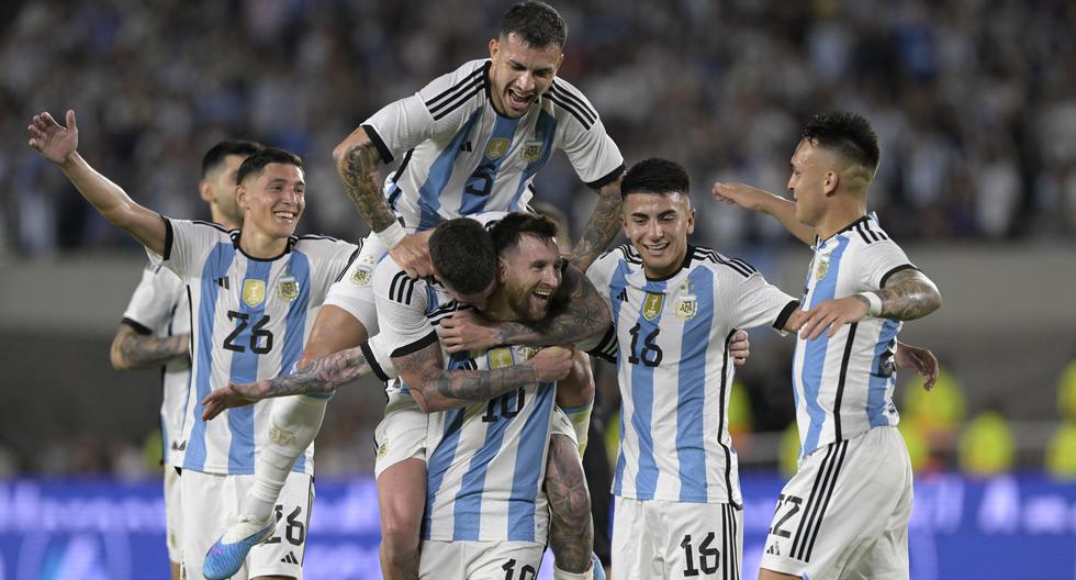 Argentina venció 2-0 a Panamá, en Buenos Aires con goles de Messi y Almada. (Foto: AFP)