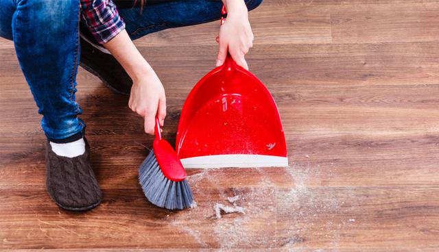 Limpiar tu casa y sacar todo el polvo puede ser más fácil de lo que crees. Estos seis objetos te ayudarán. (Foto: Shutterstock)