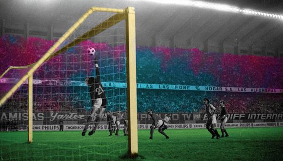 Miguel Ángel Santoro despeja un tiro franco de la U. Aquel primer partido de la final contra Independiente acabaría sin goles. Esa igualdad costaría caro a los merengues en el partido de vuelta.