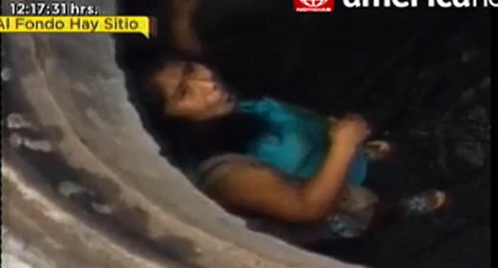 Mujer cayó a buzón sin tapa. (Foto: Captura América Noticias)