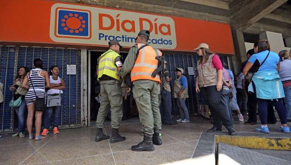 Venezuela: Prohíben las colas nocturnas frente a supermercados