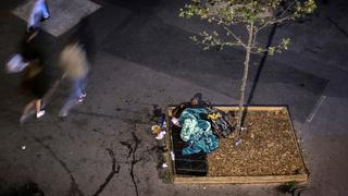 Francia: los bebés sin techo, una dura realidad a las puertas de París