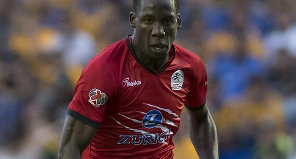 Luis Advíncula es titular indiscutible en Lobos BUAP. El lateral de la Selección Peruana a su exequipo de la Liga MX con una asistencia de gol para el empate. (Foto: EFE)