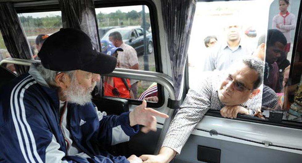 Fidel Castro saluda a seguidores. (Foto:EFE/Cubadebate)