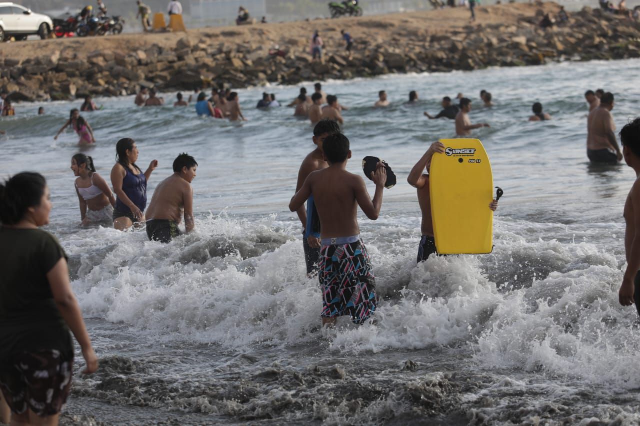 Gran concurrencia de bañistas a las playas de Lima en Semana Santa. (Foto: Anthony Niño de Guzmán / @photo.gec)