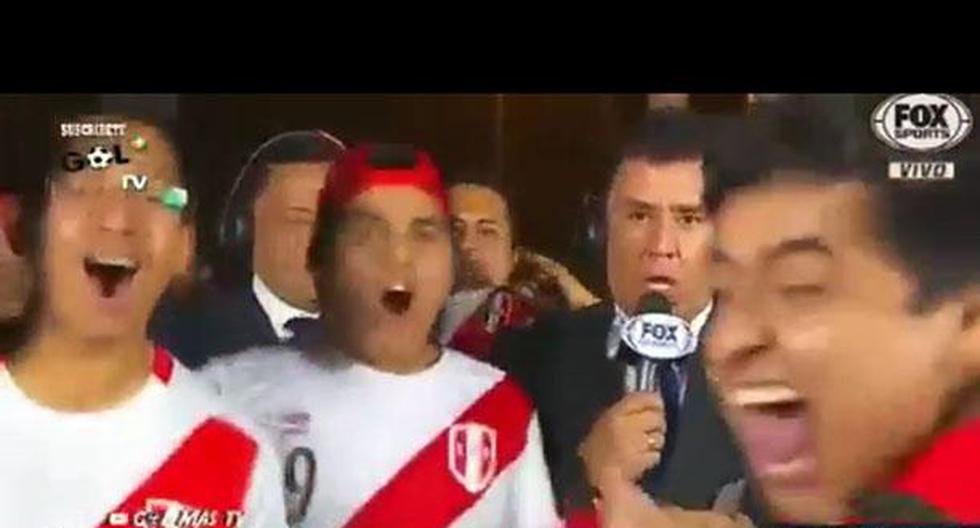 Periodistas de Fox Sports sufren en plena transmisión por hinchas peruanos. (Foto: captura) (Video: Fox Sports - YouTube)