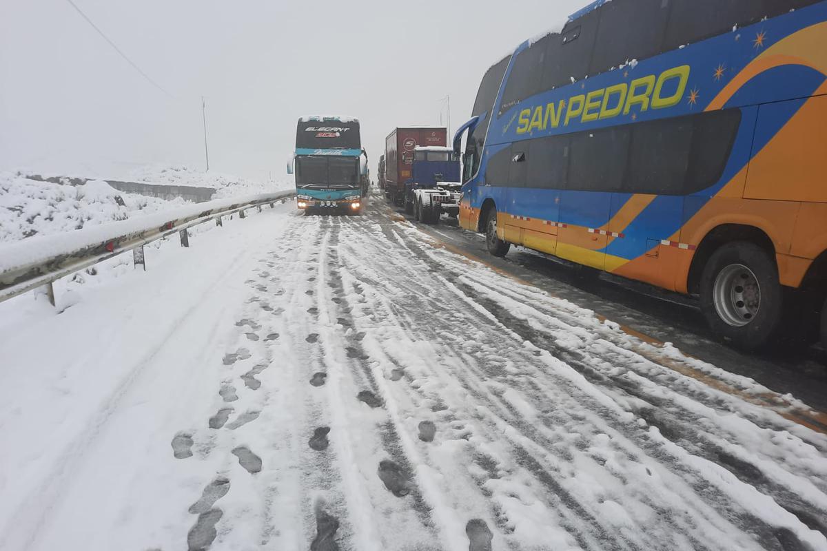 Carretera Central: tránsito se retoma lentamente entre Lima y La Oroya tras  caída de fuerte nevada, VIDEO, nndc, PERU