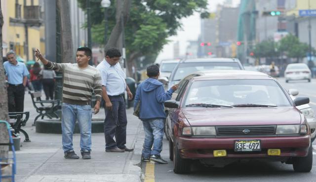 Vehículos continúan usando el Jr. Cusco como estacionamiento - 3