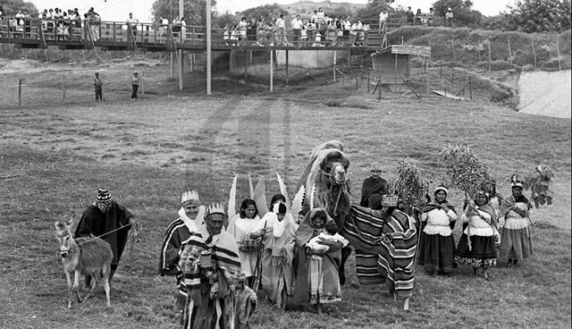 En 1969, en el Parque de las Leyendas,  los “magos” eran artesanos locales y el camello lo prestó el zoológico de Barranco. (Foto: Archivo Histórico El Comercio)