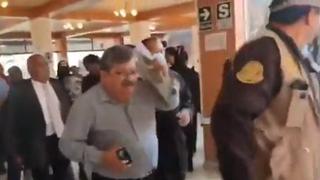 Ayacucho: viceministro de Salud fue atacado por manifestantes mientras almorzaba | VIDEO