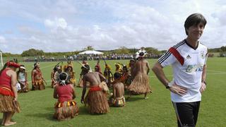 Alemania entrenó con la visita de la tribu brasileña Pataxós