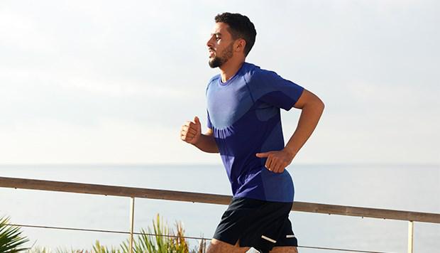 Correr es una forma efectiva de quemar calorías en un período de tiempo relativamente corto.