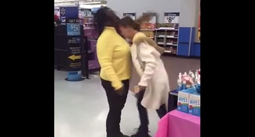 Las dos mujeres se insultaron antes de pelear. (Foto: YouTube)
