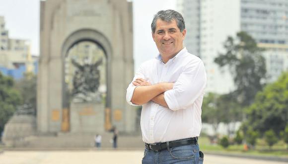 Desde los primeros días de su gestión, Jorge Quintana se ha propuesto recuperar las áreas verdes de su distrito. (Manuel Melgar)