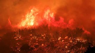 Masiva evacuación en el sur de California por incendio fuera de control | FOTOS