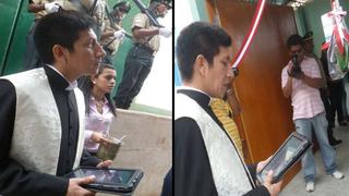 Tumbes: sacerdote usa su tablet para realizar ceremonia litúrgica