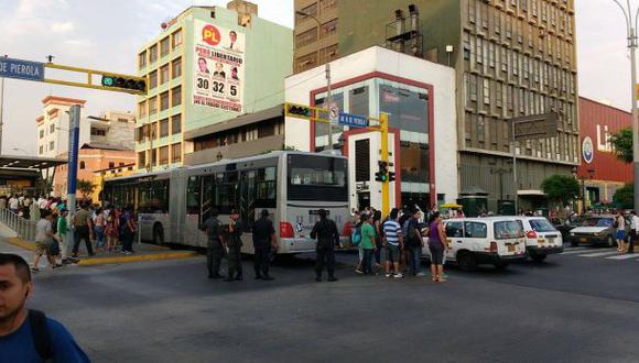 Metropolitano: bus se averió en la estación Colmena
