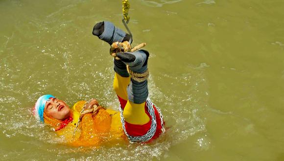 Chanchal Lahiri | Jadugar Mandrake: Un mago indio desaparece en el Ganges en un acto de ilusionismo. (AFP).
