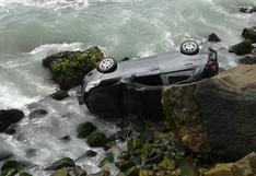 Chorrillos: Vehículo con tres personas a bordo cayó al mar 