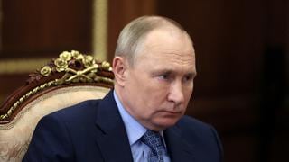 Putin dice a Scholz que la Unión Europea podrá seguir pagando el gas ruso en euros
