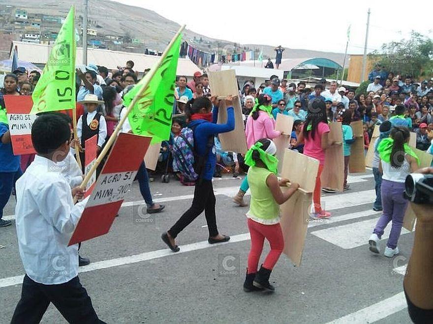 Niños desfilaron como "Espartambos" en aniversario de distrito - 4