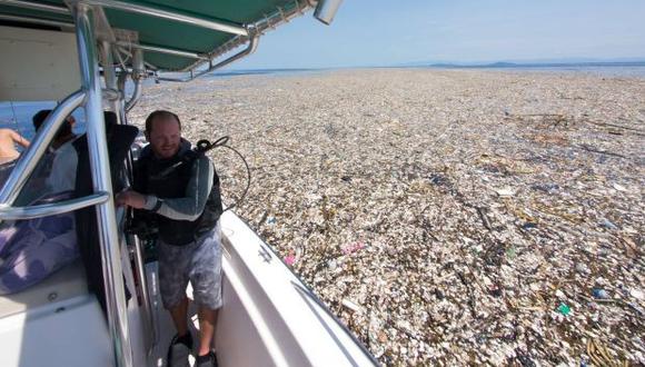 Esta área de basura es descrita a menudo como una masa o una isla, aunque en realidad es una zona con una gran concentración de plástico que aumenta a medida que uno se aproxima a su centro. (Foto: Facebook)