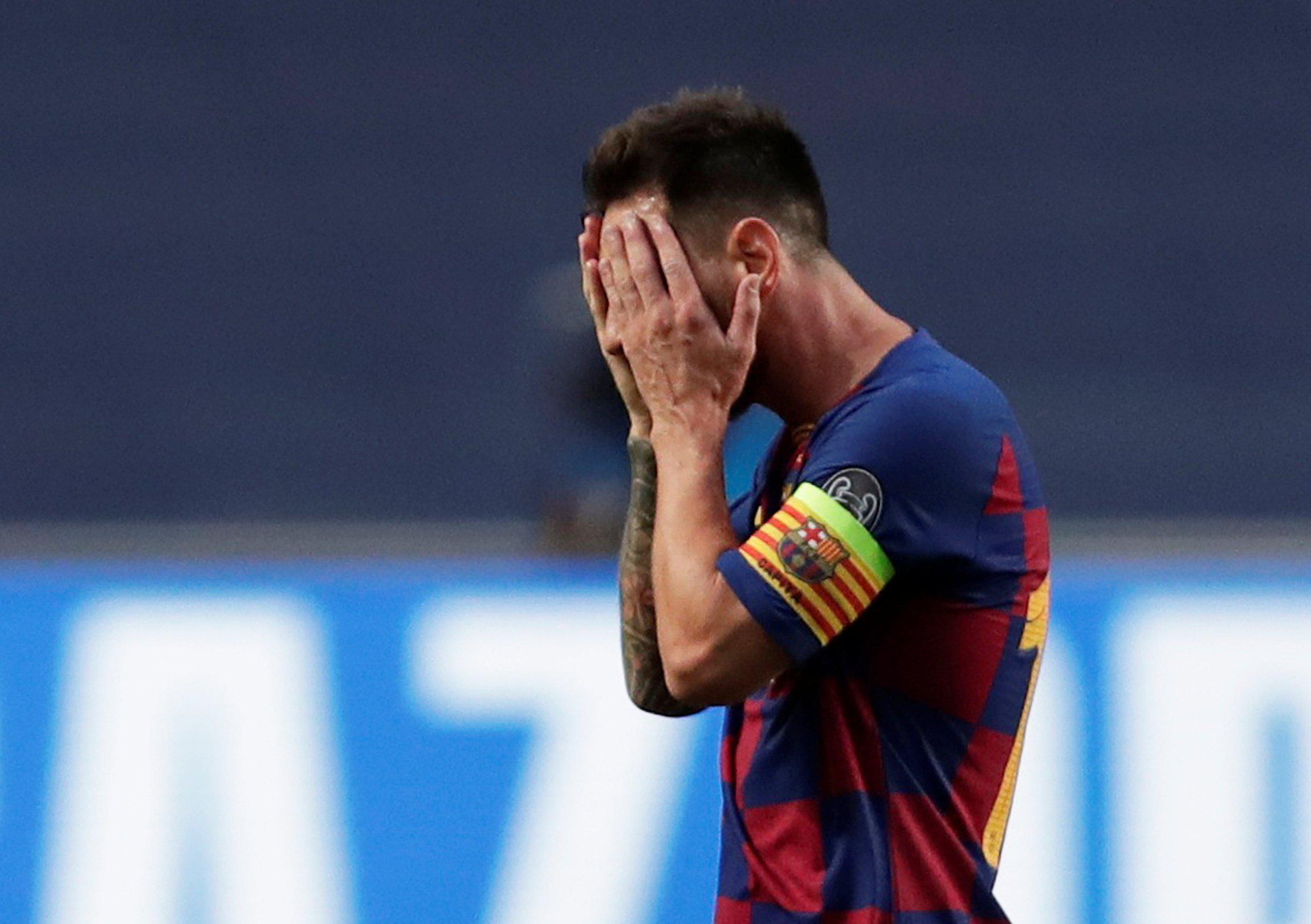 Jugadores del Barcelona lamentándose tras la derrota ante Bayern Múnich por los cuartos de final de la Champions League | Foto: REUTERS