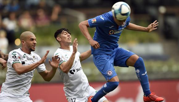 En la fecha 7 del Clausura MX 2019, Cruz Azul perdió en el Estadio Azteca ante el Santos Laguna por 2-1. (Foto: AFP)