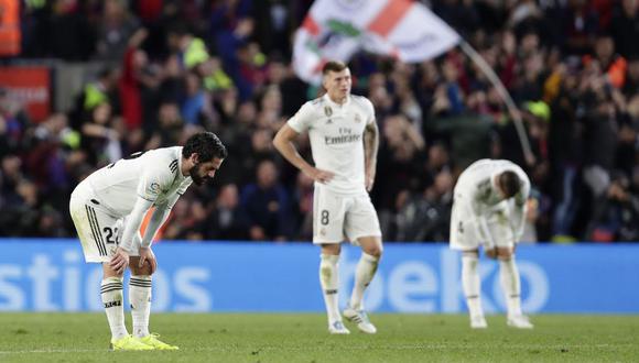 Tras caer 5-1 frente al Barcelona, Real Madrid se ubicó en un incómoda posición de la Liga española. El conjunto de Lopetegui se comprometió más con el descenso que con el título (Foto: AP)