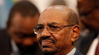 Sudán: trasladan a una cárcel al presidente depuestoOmar al Bashir
