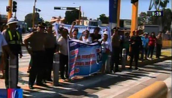 Metropolitano: padres de familia bloquean vía en Barranco