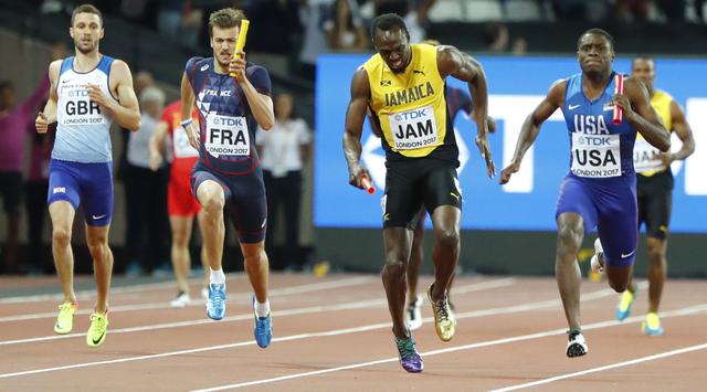 Aparentemente es el tobillo derecho de Usain Bolt el que sufre la lesión. (Foto)