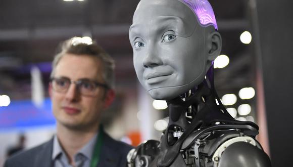 Los robots humanoides más famosos de los últimos años. En la foto, Ameca durante su presentación en el CES 2022. (AFP)