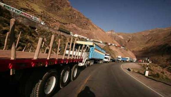 Conductores de carga pesada bloquearon la Carretera Central