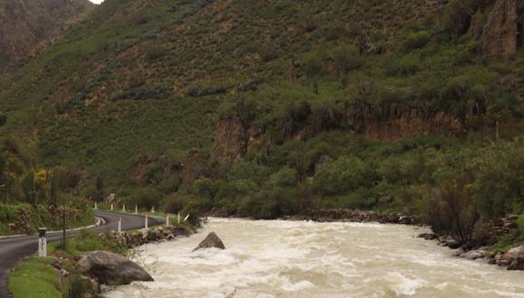 El capitán de fragata Luis Soto, encargado de las operaciones de búsqueda, dijo que ayer bajó el nivel del agua y se pudo inspeccionar por más tiempo los puntos críticos del río (Foto: cortesía)