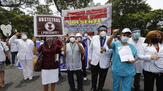 Federación Médica protesta frente al Minsa en inicio de huelga nacional indefinida