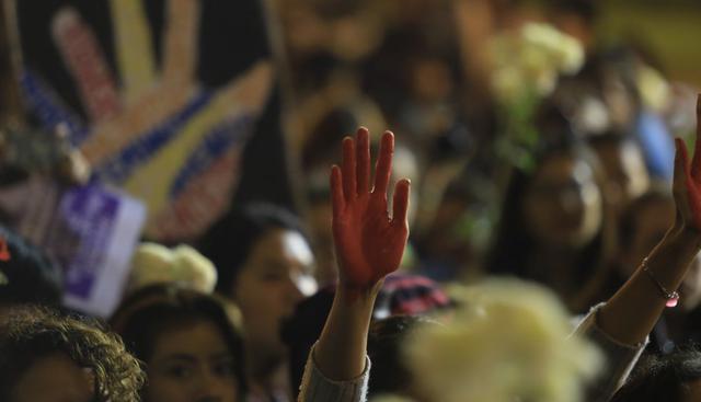 Mujeres se movilizan en Lima contra la violencia hacia las mujeres a raíz de la muerte de Eyvi Ágreda, quien hace más de un mes fue atacada por Carlos Hualpa. (Jessica Vicente / El Comercio)