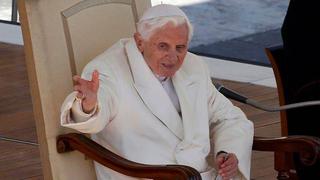 Benedicto XVI prometió "respeto y obediencia" al futuro Papa en despedida