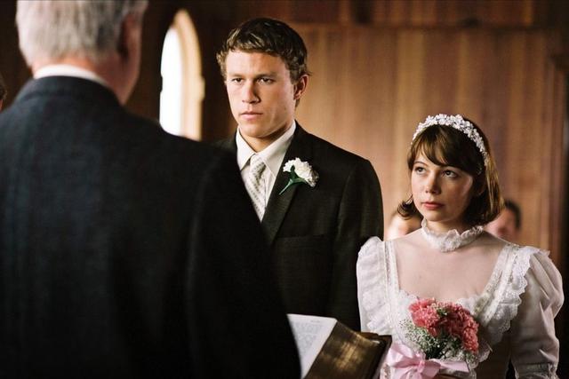 Dirigida por Ang Lee, Williams compartió en “Secreto en la Montaña” roles con su ex pareja Heath Ledger y Jake Gyllenhaal y fue nominada a todos los premios importantes de ese año:  Oscar, Globo de Oro, Bafta, SAG, como Mejor actriz de reparto.