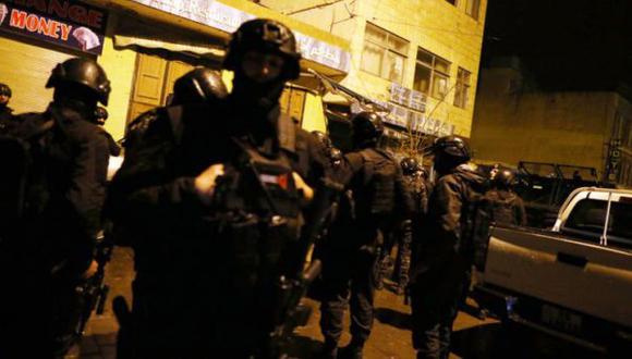 Jordania: Hombres armados toman edificio y matan a 4 policías