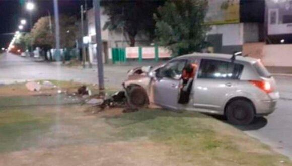 El hombre estrelló su vehículo e intentó escapar poco después. | Foto: julioac13/Twitter