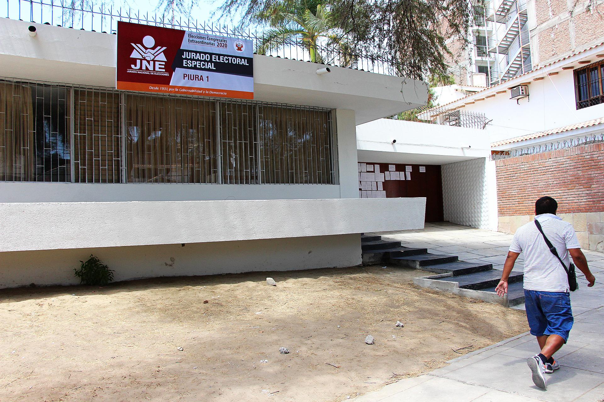 El Jurado Electoral Especial de Piura informó que otros 15 candidatos también están en proceso de exclusión por omitir información en sus hojas de vida. (Foto: Ralph Zapata)