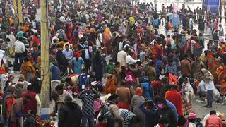 Miles desafían al COVID-19 en multitudinaria congregación religiosa de la India