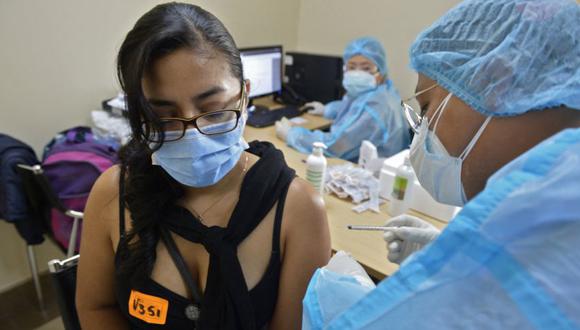 El Gobierno del presidente Guillermo Lasso, que comenzó el pasado 24 de mayo, avanza en un plan que busca vacunar contra la covid-19 a 9 millones de personas en 100 días. (Foto Referencial: RODRIGO BUENDIA / AFP)